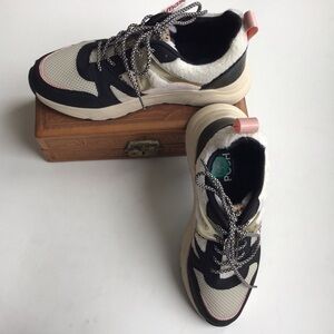 Posh by Poelman Sherpa Sneakers Size eu39 us8 but do  run small so more …